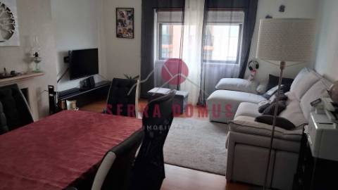 Espaçoso T3 com 123m² na Urbanização de Vale Flores