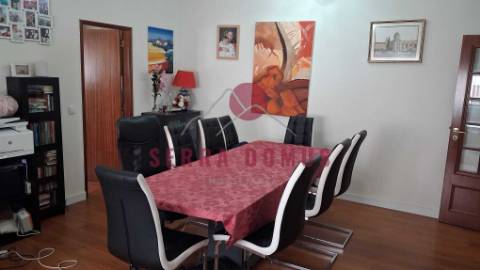 Espaçoso T3 com 123m² na Urbanização de Vale Flores