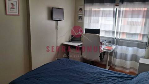 Espaçoso T3 com 123m² na Urbanização de Vale Flores