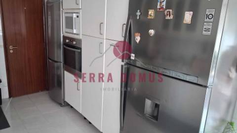 Espaçoso T3 com 123m² na Urbanização de Vale Flores