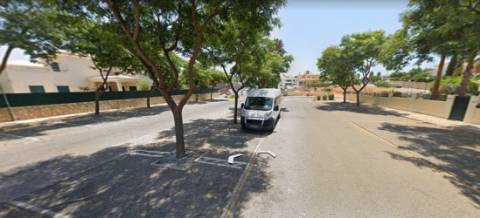 Prédio para serviços para venda em Vale Pedras, Albufeira