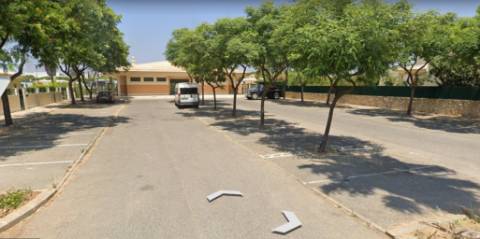 Prédio para serviços para venda em Vale Pedras, Albufeira