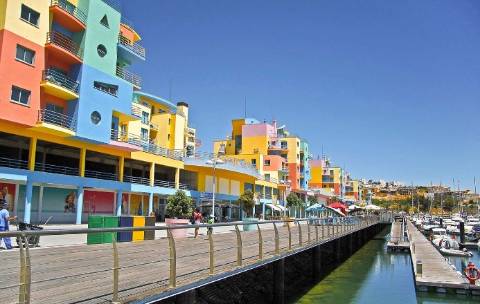 Prédio para serviços para venda em Vale Pedras, Albufeira