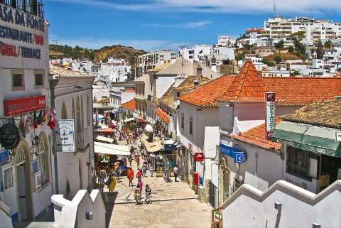 Prédio para serviços para venda em Vale Pedras, Albufeira