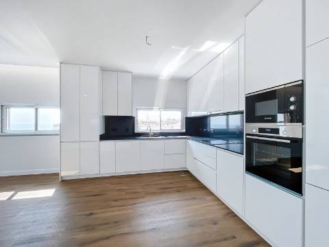 T3 com esplêndida vista mar e a 300 metros da praia em Albufeira