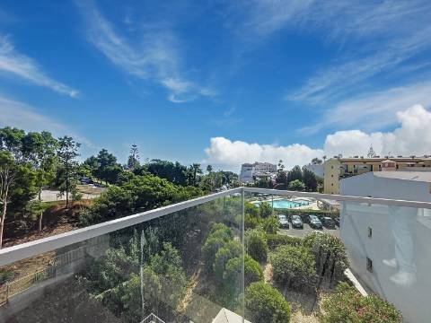 T3 com esplêndida vista mar e a 300 metros da praia em Albufeira