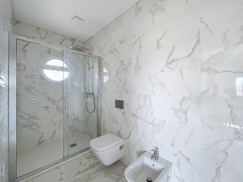 T3 com esplêndida vista mar e a 300 metros da praia em Albufeira