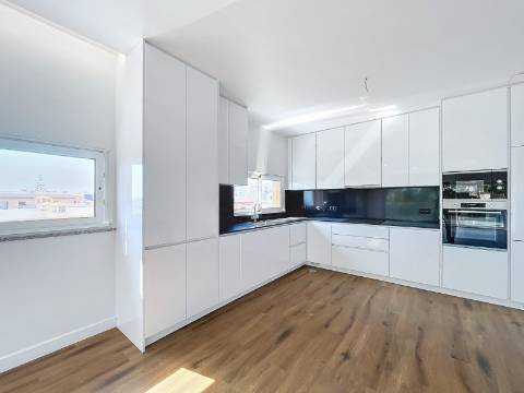 T3 com esplêndida vista mar e a 300 metros da praia em Albufeira