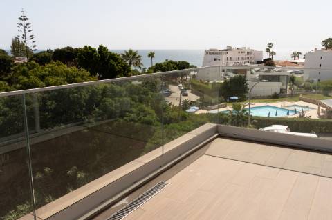 T3 com esplêndida vista mar e a 300 metros da praia em Albufeira