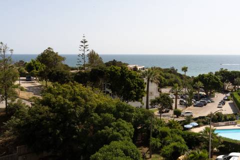 T3 com esplêndida vista mar e a 300 metros da praia em Albufeira