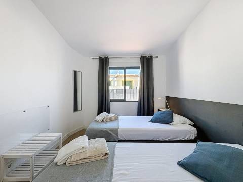 Moradia V2 com piscina e a curta distância a pé da praia em Albufeira