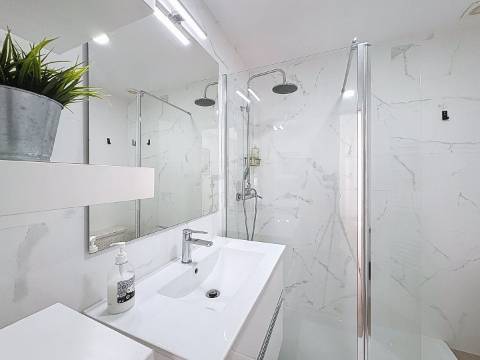 Moradia V2 com piscina e a curta distância a pé da praia em Albufeira