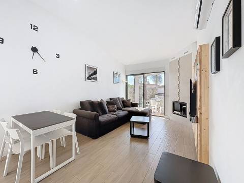 Moradia V2 com piscina e a curta distância a pé da praia em Albufeira