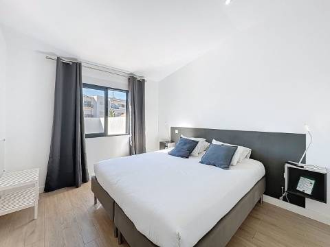 Moradia V2 com piscina e a curta distância a pé da praia em Albufeira