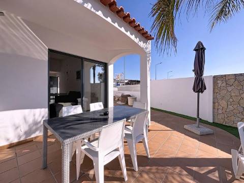 Moradia V2 com piscina e a curta distância a pé da praia em Albufeira