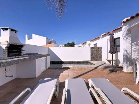 Moradia V2 com piscina e a curta distância a pé da praia em Albufeira