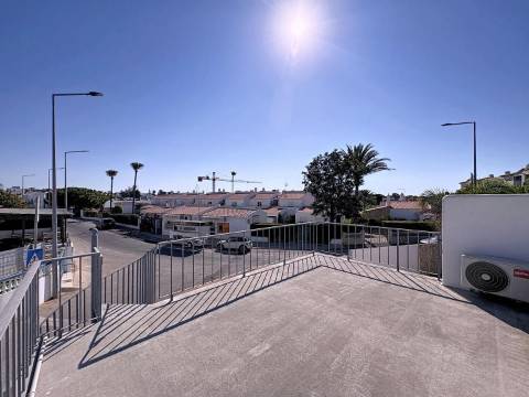 Moradia V2 com piscina e a curta distância a pé da praia em Albufeira