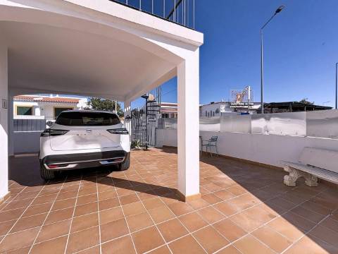 Moradia V2 com piscina e a curta distância a pé da praia em Albufeira