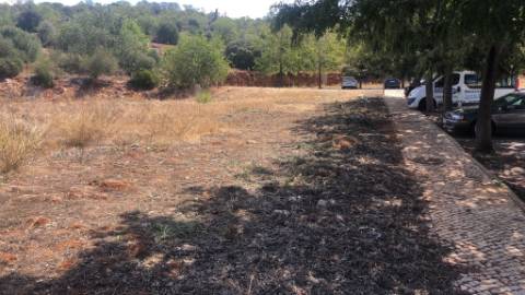 Lotes aprovados e executados para construção de prédios com piscina comum para venda em Tunes, Silves