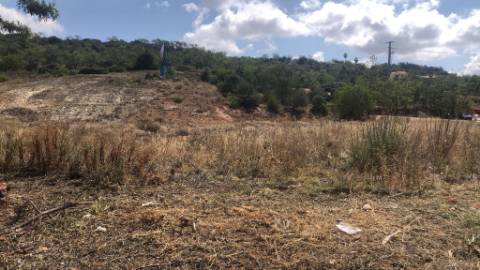 Lotes aprovados e executados para construção de prédios com piscina comum para venda em Tunes, Silves