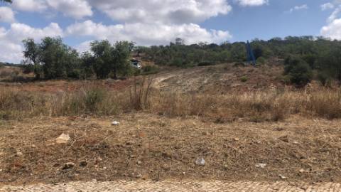 Lotes aprovados e executados para construção de prédios com piscina comum para venda em Tunes, Silves