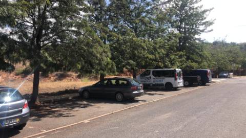 Lotes aprovados e executados para construção de prédios com piscina comum para venda em Tunes, Silves