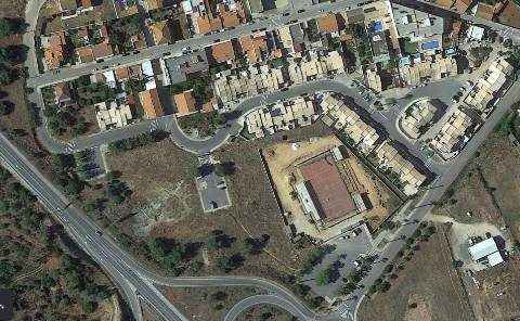 Lotes aprovados e executados para construção de prédios com piscina comum para venda em Tunes, Silves