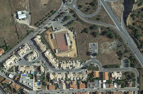 Lotes aprovados e executados para construção de prédios com piscina comum para venda em Tunes, Silves