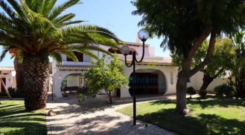 Moradia com 4+1 quartos para venda em Guia, Albufeira