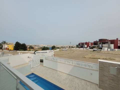 Esplendida Moradia V3 com vistas desafogadas em Ferragudo