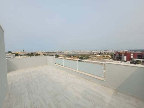 Esplendida Moradia V3 com vistas desafogadas em Ferragudo