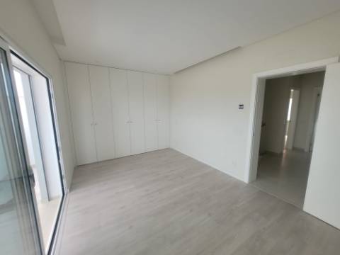 Esplendida Moradia V3 com vistas desafogadas em Ferragudo