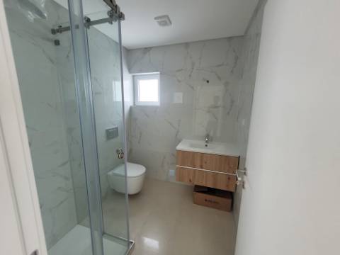 Esplendida Moradia V3 com vistas desafogadas em Ferragudo