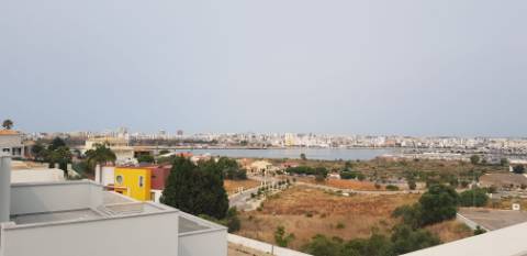 Esplendida Moradia V3 com vistas desafogadas em Ferragudo