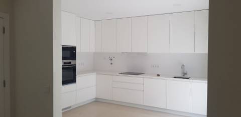 Esplendida Moradia V3 com vistas desafogadas em Ferragudo