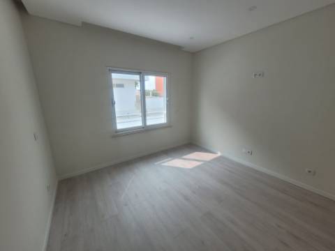 Esplendida Moradia V3 com vistas desafogadas em Ferragudo