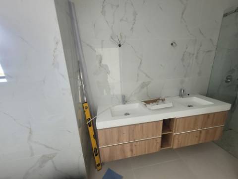 Esplendida Moradia V3 com vistas desafogadas em Ferragudo