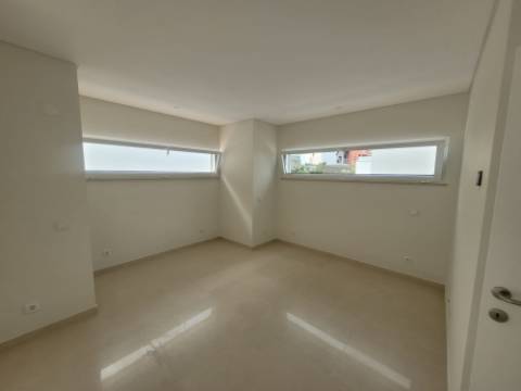 Esplendida Moradia V3 com vistas desafogadas em Ferragudo