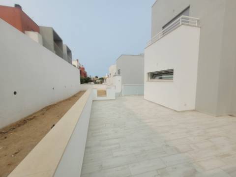 Esplendida Moradia V3 com vistas desafogadas em Ferragudo