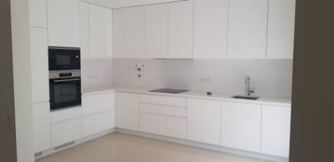 Esplendida Moradia V3 com vistas desafogadas em Ferragudo