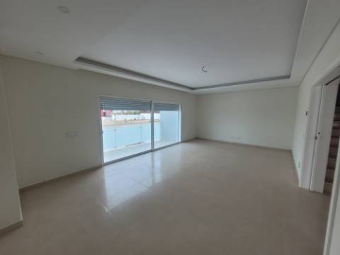 Esplendida Moradia V3 com vistas desafogadas em Ferragudo