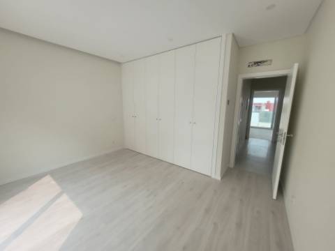 Esplendida Moradia V3 com vistas desafogadas em Ferragudo