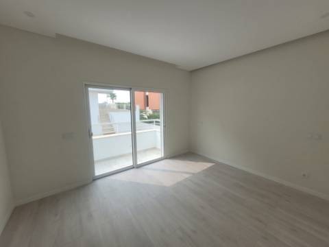 Esplendida Moradia V3 com vistas desafogadas em Ferragudo