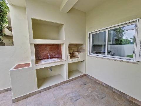 MORADIA COM 3 QUARTOS PARA VENDA EM ALBUFEIRA