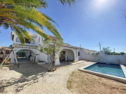 Moradia com 4+1 quartos para venda em Guia, Albufeira