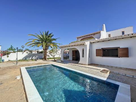 Moradia com 4+1 quartos para venda em Guia, Albufeira