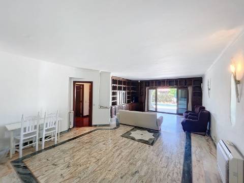 Moradia com 4+1 quartos para venda em Guia, Albufeira