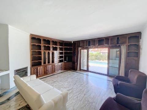 Moradia com 4+1 quartos para venda em Guia, Albufeira