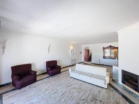 Moradia com 4+1 quartos para venda em Guia, Albufeira