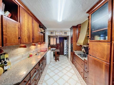 Moradia com 4+1 quartos para venda em Guia, Albufeira